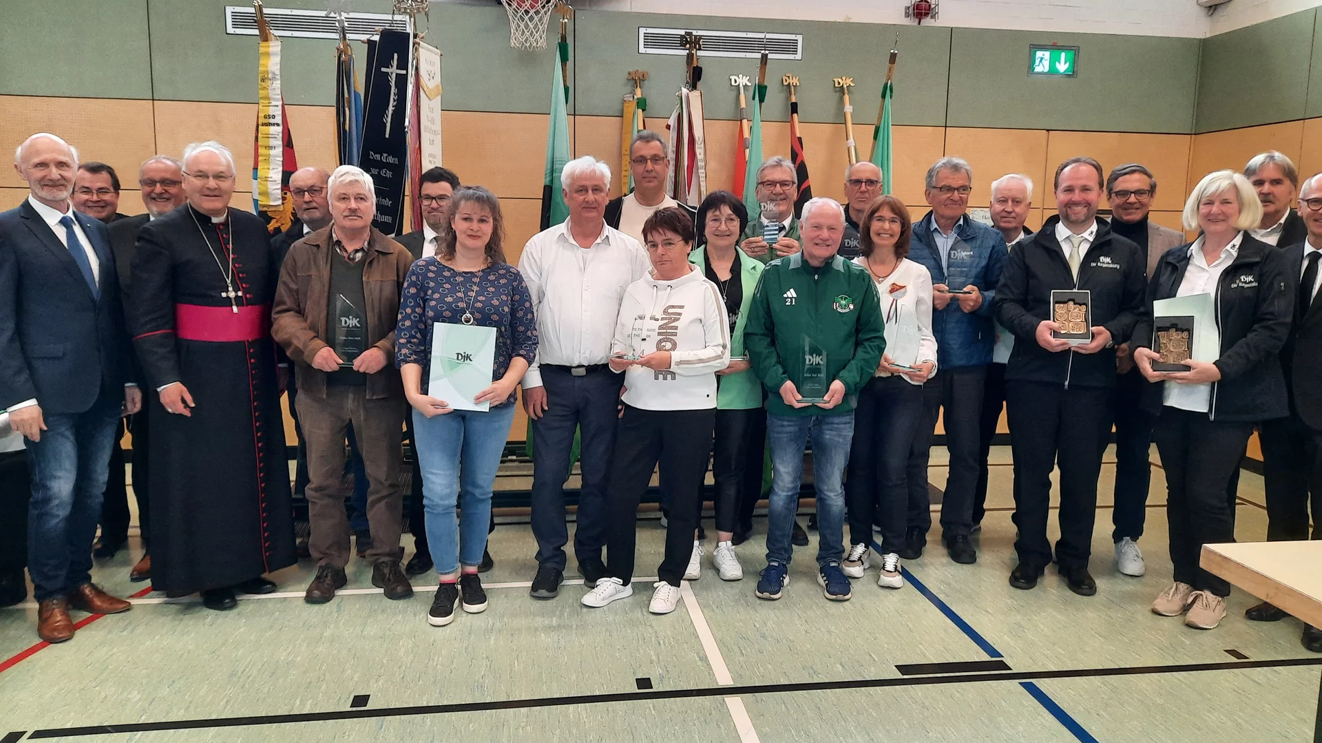 Geehrte DJK´ler beim Diözesantag mit Bischof